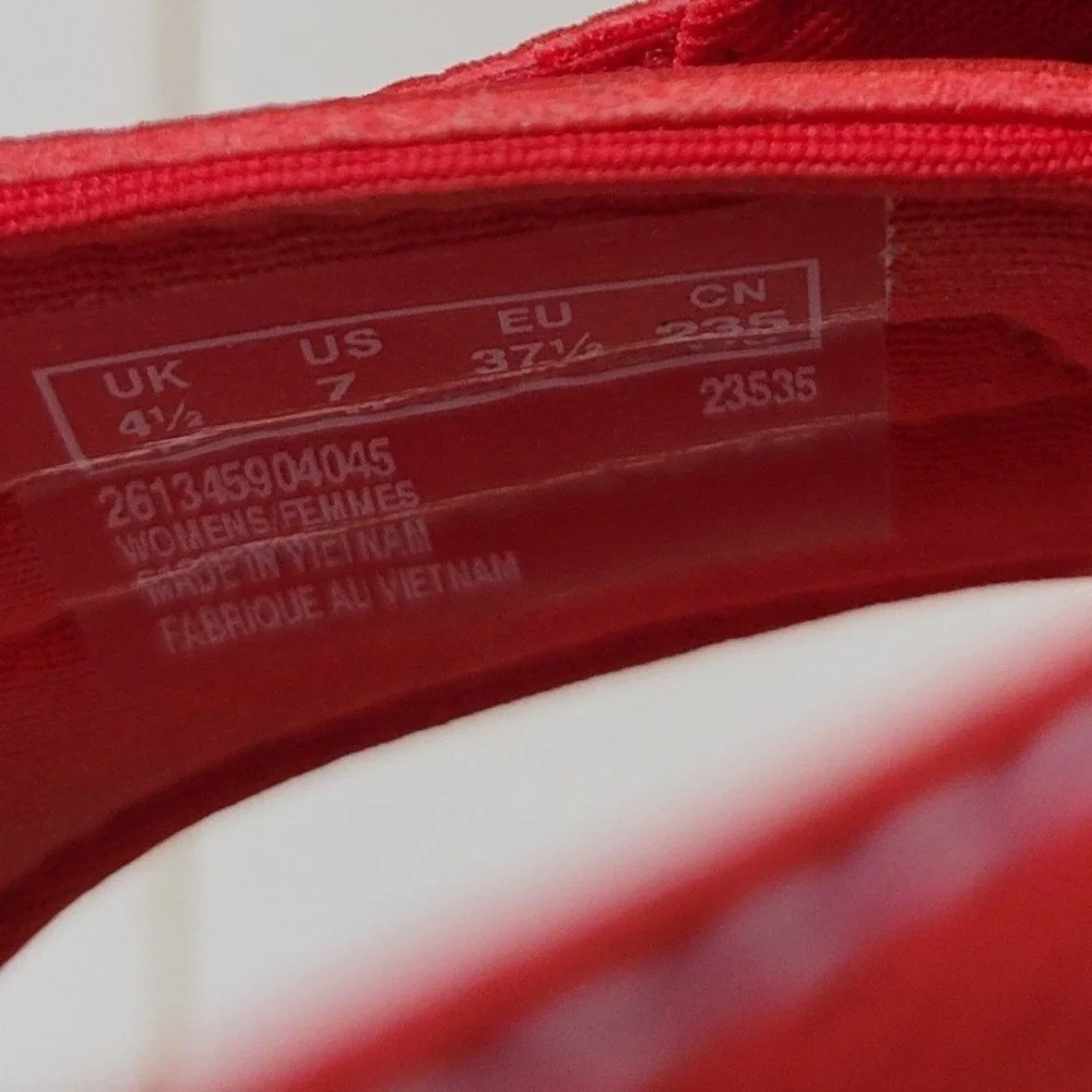 Clarks 7M Sandals Red Cloudsteppers Adjustable Post Flip Flop Breeze Sea Comfort